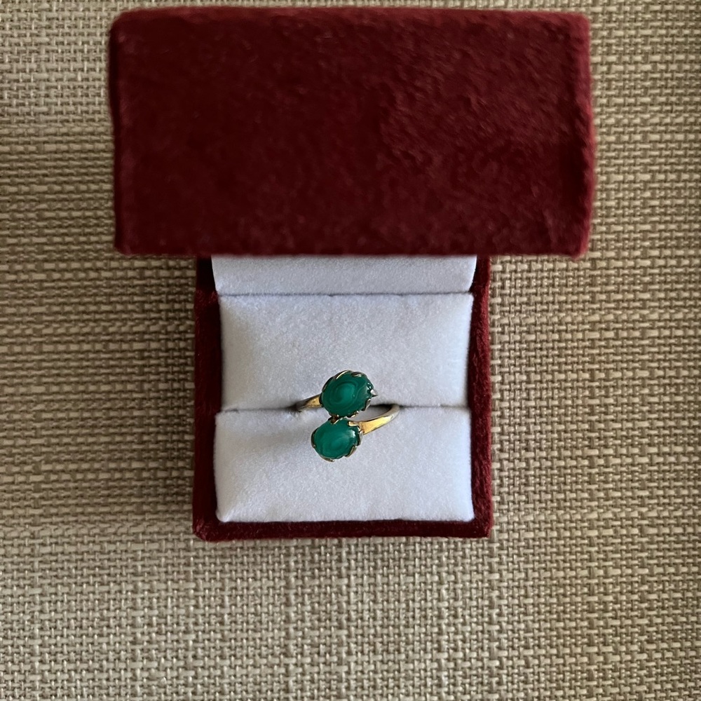 Vintage Sarah Coventry gold tone faux jade cabochon ring